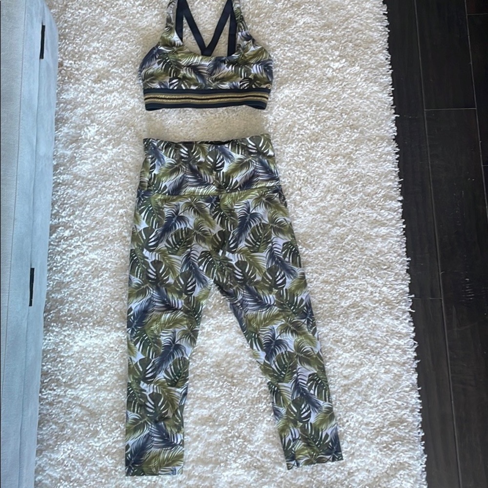 gold and leaf print Lorna Jane workout  set.